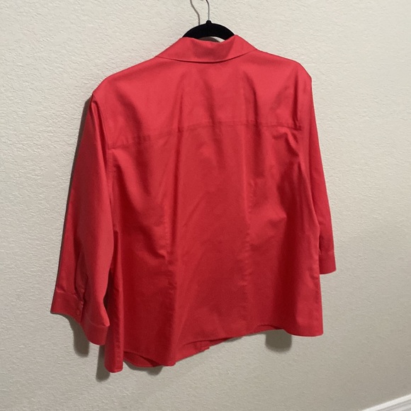 Chico’s wrinkle resistant sz 3 button down shirt. Very nice and beautiful!! - Picture 5 of 6